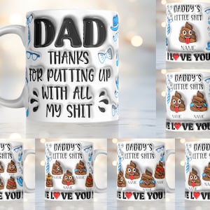 K&ouml;nnte beinhalten: Wei&szlig;e Keramik-Kaffeetasse mit einem schwarz-wei&szlig;en Design, auf dem "Dad Thanks for Putting Up With All My Shit" steht. Die Tasse hat ein blaues Fliege- und Brillen-Design. Es gibt auch mehrere Tassen mit einem Kack-Emoji-Design, auf denen "Daddy's Little Shits" und "I Love You!" steht.