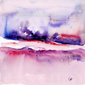 Puede incluir: Pintura abstracta en acuarela con tema de paisaje. La obra presenta una mezcla de tonos morados, rojos y azules, creando un efecto suave y onírico. La firma del artista, "Cat", es visible en la esquina inferior derecha.