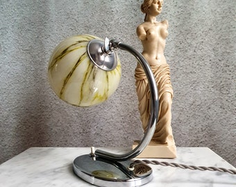 Art Deco Bauhaus Tischlampe Chrom original Art Deco Bauhaus Tischleuchte marmoriertes Opal Glas um 1930 restauriert