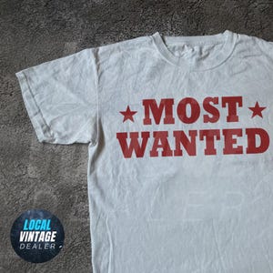 Most Wanted T-Shirt - Cute Rodeo Graphic Tee dla kobiet, Bachelorette Outfit Vintage Western Disco Cowboy Tee - Y2K Estetyczna koszula country