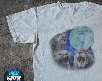Camiseta gráfica vintage Three Otters – camiseta retrô com lua de lontra para amantes de lontras. Camiseta gráfica engraçada com uma vibe weirdcore. Presente peculiar perfeito