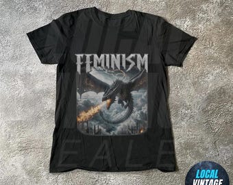 Camiseta con gráfico vintage de fantasía de dragón feminista, camiseta retro de dragón, camiseta feminista, top gótico de arte oscuro grunge con castillo de dragón