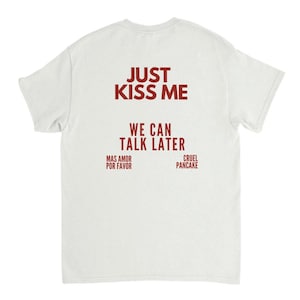 T-shirt JUST KISS ME, t-shirt minimaliste unisexe, t-shirt inspirant pour la santé mentale, chemise positive, cadeau pour femme et homme, chemise de citation image 8