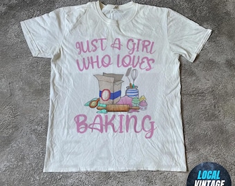 Solo una chica que ama hornear Camisa para cocinar Camisas para hornear Mamás Regalo para panaderos Camisa de mamá de galletas Regalo divertido para hornear para panadero casero