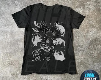 宇宙猫シャツ、宇宙飛行士猫シャツ、おもしろ猫シャツ、宇宙猫Tシャツ、レトロヴィンテージ猫シャツ、猫好きへのギフト、おもしろ猫ママTシャツ