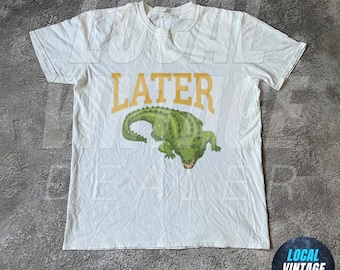Camiseta vintage de los 90 con estampado de caimán, estilo Y2K, estilo retro, con un toque moderno, ropa de moda y memes divertidos.