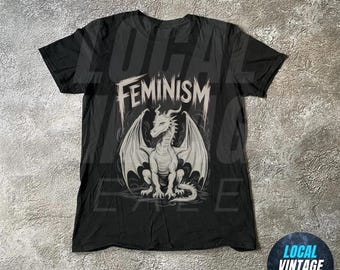 Camiseta con gráfico de dragón feminista - Camiseta de castillo de dragón de fantasía gótica - Camiseta de fantasía oscura feminista - Camiseta con gráfico de feminismo vintage