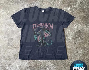 Camiseta gráfica vintage de fantasía de dragón feminista, camiseta retro de dragón, camiseta feminista, regalos divertidos, camiseta gótica de dragón con castillo grunge de arte oscuro