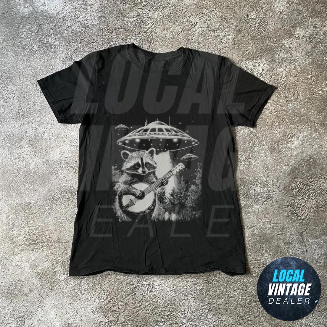 Raccoon Ufo Vintage 90s Graphic Shirt, Retro Funny Raccoon Ufo Tee, Alien Shirt, Y2k Halftone Gag Tee, Funny Shirts, galaxy shirt, party Tee
