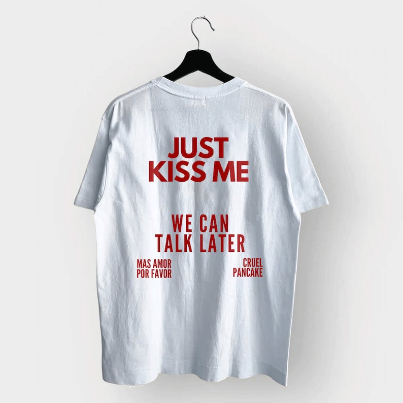 T-shirt JUST KISS ME, t-shirt minimaliste unisexe, t-shirt inspirant pour la santé mentale, chemise positive, cadeau pour femme et homme, chemise de citation image 3