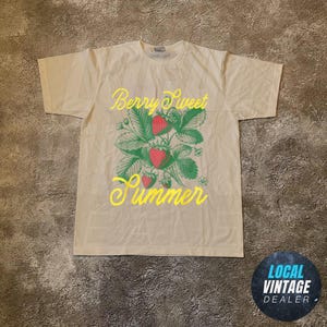 Beere Süßes Sommer T-Shirt - Erdbeerfest, Ein Beere gute Zeiten T-Shirt, Erdbeer-Liebhaber-Shirt, Retro T-Shirt, trendige Erdbeere