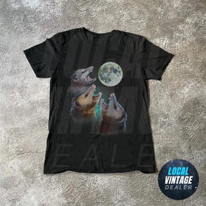 Three Possums Howling at the Moon shirt – Funny retro opossum tee for party lovers, meme fans, and quirky gift seekers, Unisex cotton