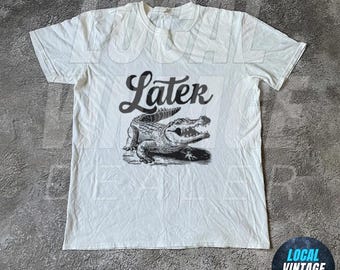 Camiseta vintage de los 90 con estampado de caimán, estilo Y2K, estilo retro, con un toque moderno, ropa de moda y memes divertidos.