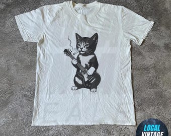 Camiseta de gato rockero, divertida camiseta de gato con guitarra, camiseta de gato Y2K, linda camiseta de gatito minimalista de semitono, camiseta de meme de gato tonto, genial camiseta de gato DJ