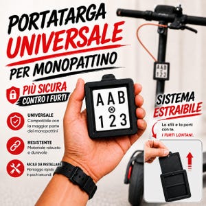 Puede incluir: Un soporte de matrícula rectangular negro para patinete eléctrico con diseño extraíble. El soporte muestra una placa blanca con el texto AAB 123 y un icono de estrella. El producto se muestra siendo sostenido y también separado de su base.