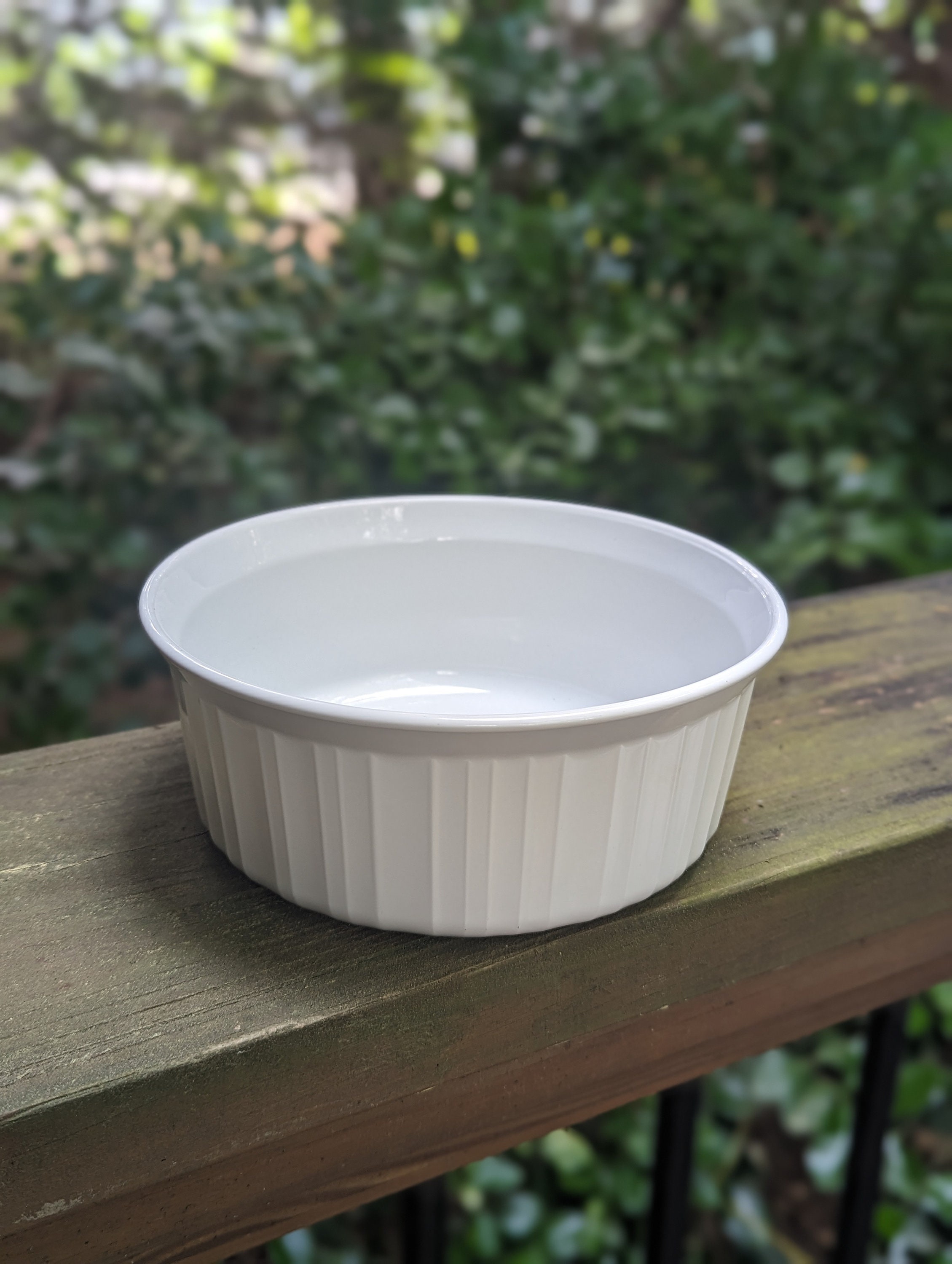 Round Corningware F-5-B Liter Casserole Dish With Minor Wear