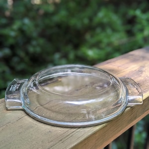Pyrex 454 French Casserole Replacement Lid with a chip on the bottom