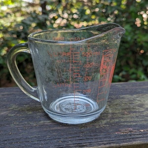 Oven Basics Anchor Hocking 2 cup measuring cup with wear and tear from prior use