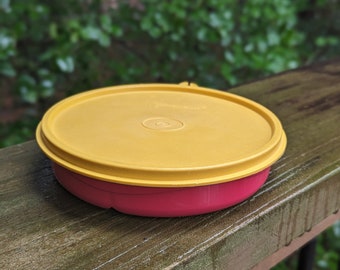 Tupperware Pink Lunch Container circular 2552a with minor wear and staining