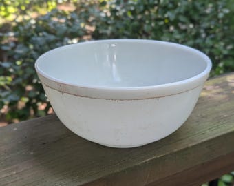 Vintage Pyrex Milk Glass Mixing Bowl: Red 403, 2.5 Quart