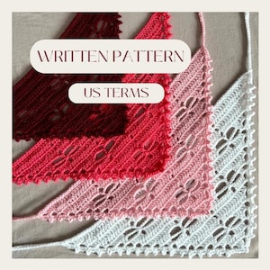 Könnte beinhalten: Ein Häkelmuster in US-Begriffen für einen dreieckigen Schal in vier Farben: Weiß, Rosa, Rot und Burgunder.