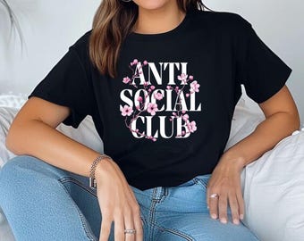 Camiseta antisocial / Camiseta con gráfico estético floral / Camiseta urbana unisex.