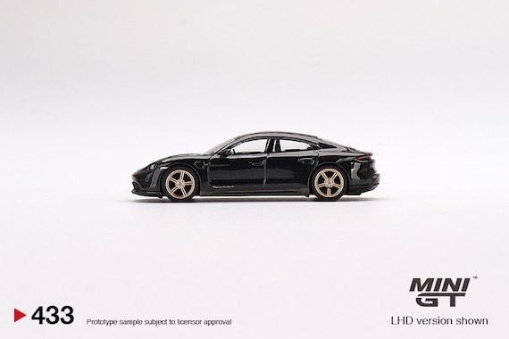 MINI GT Porsche Taycan Turbo S 2台セット。 1/64 Mini GT Porsche Taycan Turbo S White Limited Edition Diecast