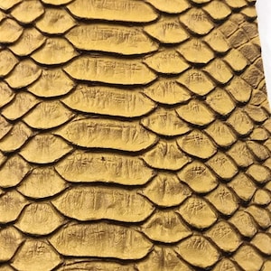 Doré mat, tapisserie d'ameublement en faux cuir de serpent, tissu en vinyle PVC en similicuir Viper Snake Skin 3D par mètre, 53/54" de large.