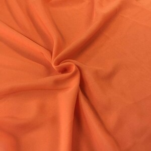 Naranja: 100 % poliéster, suave, ligero, transparente, tela de gasa transparente. 58/60" de ancho, vendido por el