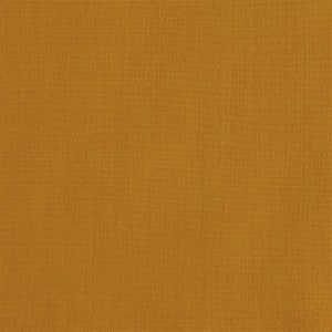 Könnte beinhalten: Nahaufnahme eines einfarbigen, strukturierten Stoffes in einem satten Goldbraun.