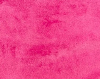 Puede incluir: Primer plano de una tela suave y peluda de color rosa. La tela tiene una superficie ligeramente texturizada.