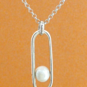 Ciondolo in argento fatto a mano - Perla naturale da 6 mm - Pietra portafortuna di giugno - Ciondolo - Gioielli personalizzati - Regalo personalizzato - Ciondolo