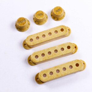 AGP ™ Relic Pickups Covers Knobs For Strat-Style Guitar 52 52 52mm Pole Spacing 712620