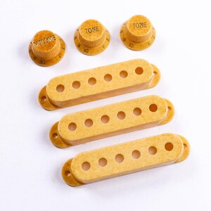 Cubiertas y perillas para pastillas AGP™ Relic para guitarra estilo Stratocaster, espaciado entre polos de 52 52 52 mm, 712629