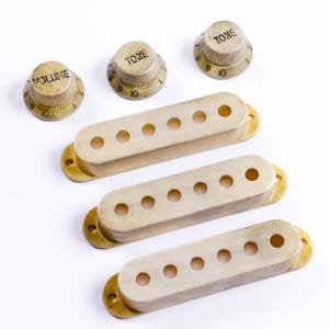 AGP™ レリック ピックアップカバー ノブ ストラトスタイルギター用 52 52 52 mm ポール間隔