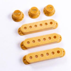 AGP™ レリック ピックアップカバー ノブ ストラトスタイルギター用 52 52 52 mm ポール間隔 712636
