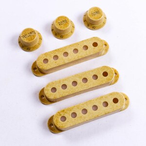 AGP™ レリック ピックアップカバー ノブ ストラトスタイルギター用 52mm ポール間隔 712622