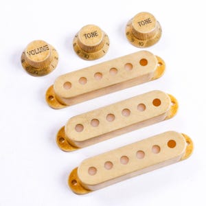 AGP ™ Relic Pickups Covers Knobs For Strat-Style Guitar 52 52 52mm Pole Spacing 71269