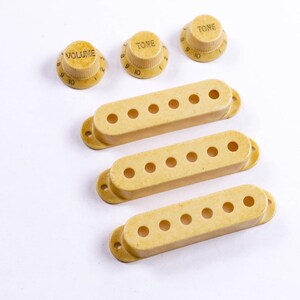 AGP ™ Relic Pickups Covers Knobs For Strat-Style Guitar 52 52 52mm Pole Spacing 712615