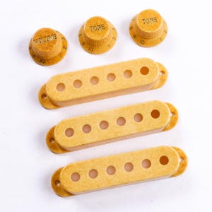 AGP™ レリック ピックアップカバー ノブ ストラトスタイルギター用 52 52 52 mm ポール間隔 712635