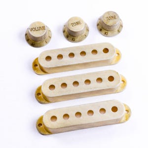 AGP ™ Relic Pickups Covers Knobs For Strat-Style Guitar 52 52 52mm Pole Spacing 71263