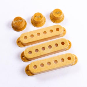 Cubiertas y perillas para pastillas AGP™ Relic para guitarra estilo Stratocaster, espaciado entre polos de 52 52 52 mm, 712630