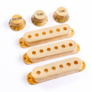 AGP ™ Relic Pickups Covers Knobs For Strat-Style Guitar 52 52 52mm Pole Spacing 71268