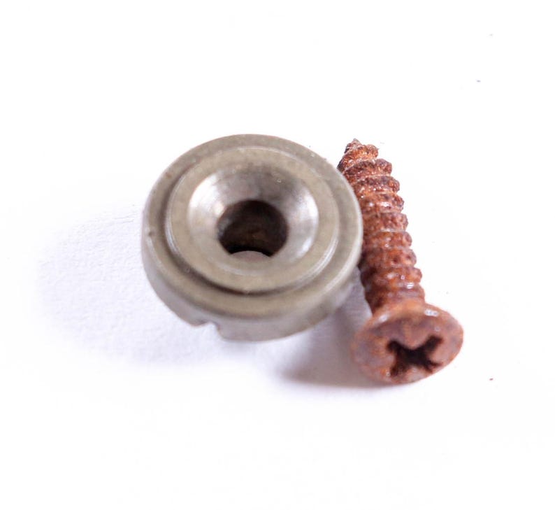 AGP ™ Vintage Round String Tree and Screw Relic Aged Nickel For Tele-Style Electric Guitars #521264