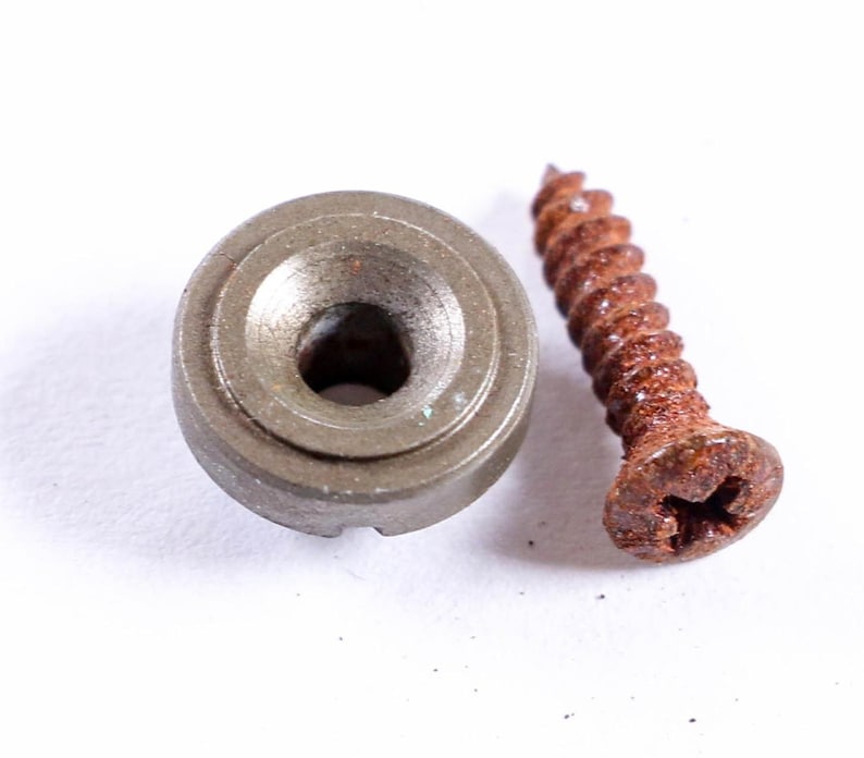 AGP ™ Vintage Round String Tree and Screw Relic Aged Nickel For Tele-Style Electric Guitars #521266