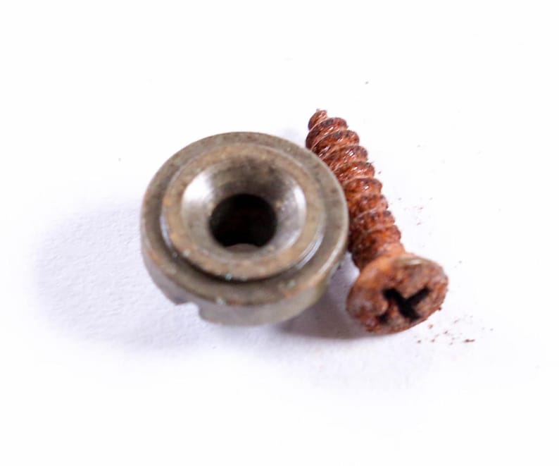 AGP ™ Vintage Round String Tree and Screw Relic Aged Nickel For Tele-Style Electric Guitars #5212612