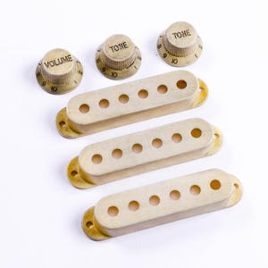 AGP ™ Relic Pickups Covers Knobs For Strat-Style Guitar 52 52 52mm Pole Spacing 71264