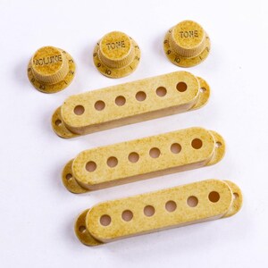 AGP™ Relic Micros, boutons et caches pour guitare de type Stratocaster, espacement des pôles de 52 x 52 x 52 mm, référence 712619