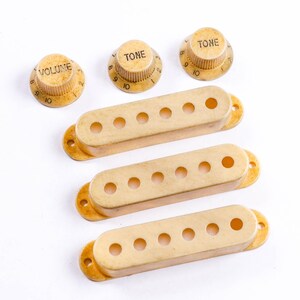 AGP ™ Relic Pickups Covers Knobs For Strat-Style Guitar 52 52 52mm Pole Spacing 712611