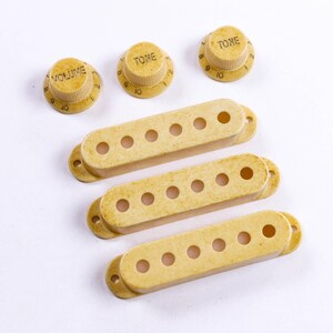 AGP™ Relic Micros, boutons et caches pour guitare de type Stratocaster, espacement des pôles de 52 x 52 x 52 mm, référence 712616